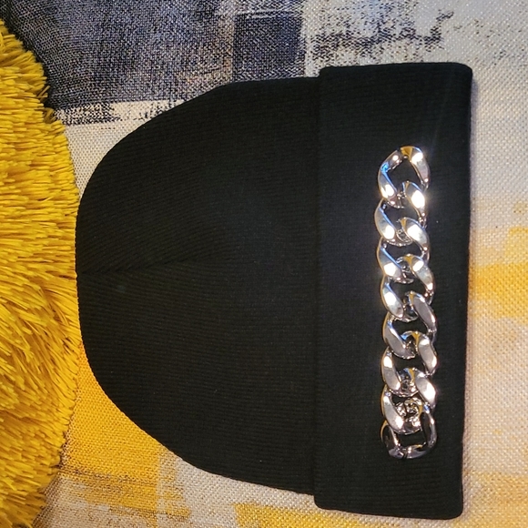Chain Link Skullie Knit Hat - Picture 3 of 6